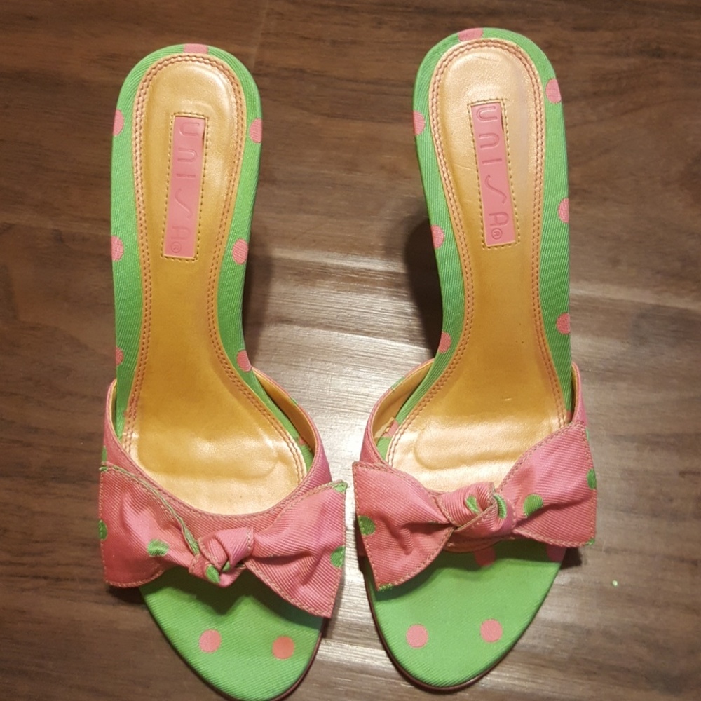 Pink slide with green polka dots